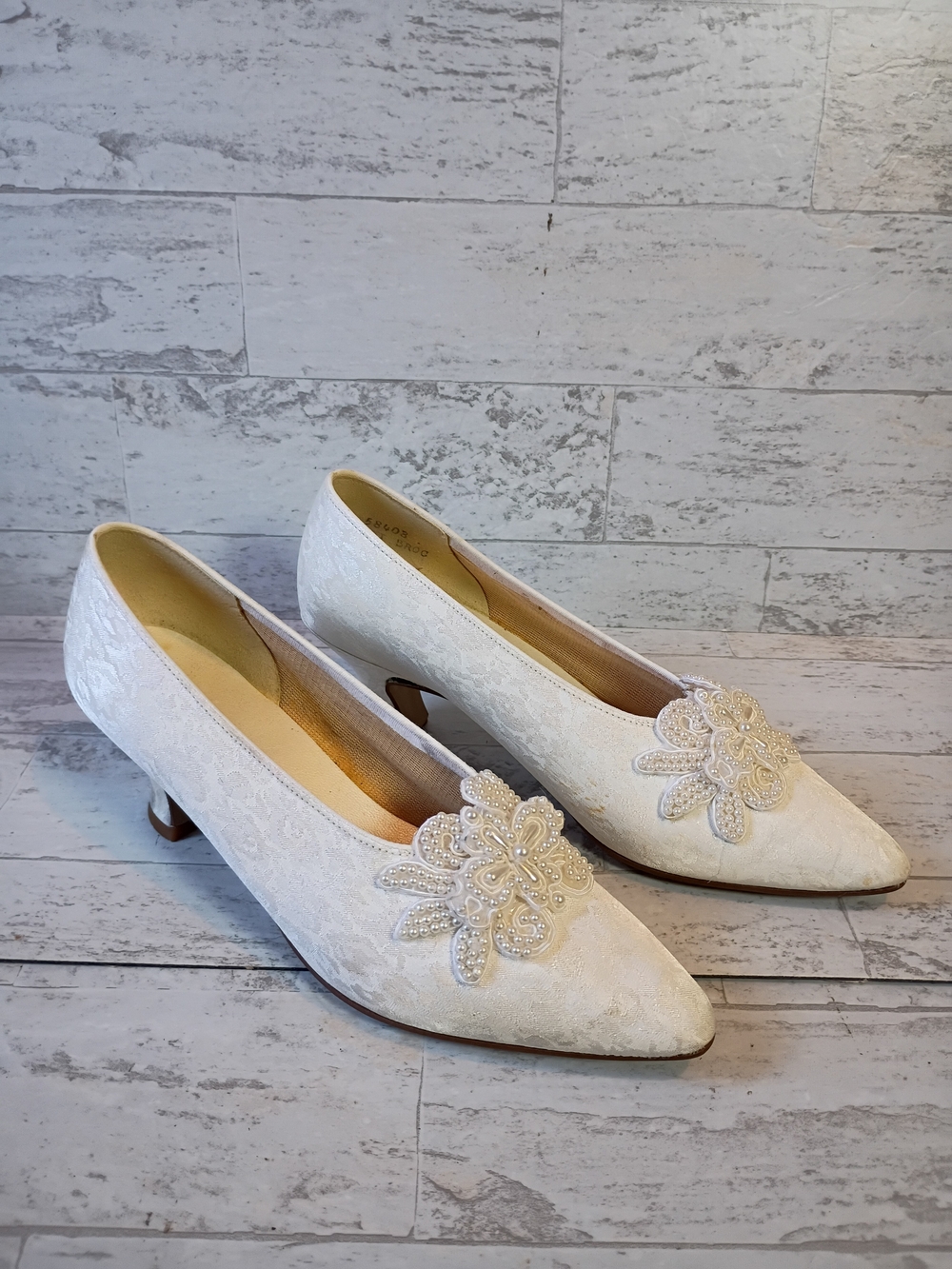 Vintage Dyeable Cream Satin Wedding Shoes – Elegant and Timeless - 6B size